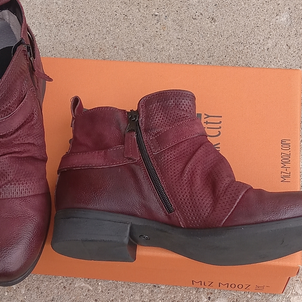 NIB Miz Mooz Suzy Leather Ankle Boots w/Buckle, 39 - Picture 6 of 8